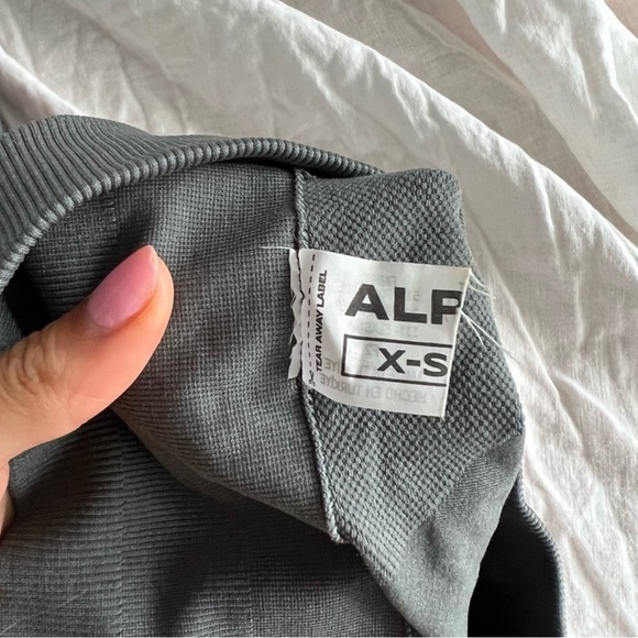 Alphalete Amplify Leggings in Smoke - Picture 6 of 6